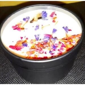 Hand crafted natural Dileilo candle